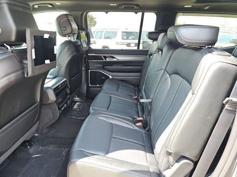 New 2026 Jeep Grand Wagoneer Limited AWD/4WD image 17