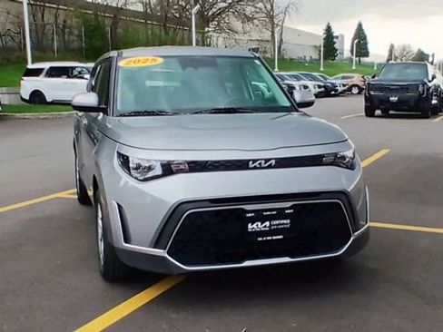 Certified 2025 Kia Soul LX w/ LX Technology Package FWD image 6