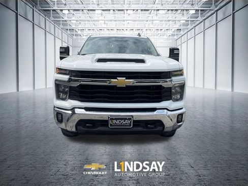 Used 2025 Chevrolet Silverado 2500 LT w/ Convenience Package AWD/4WD image 3