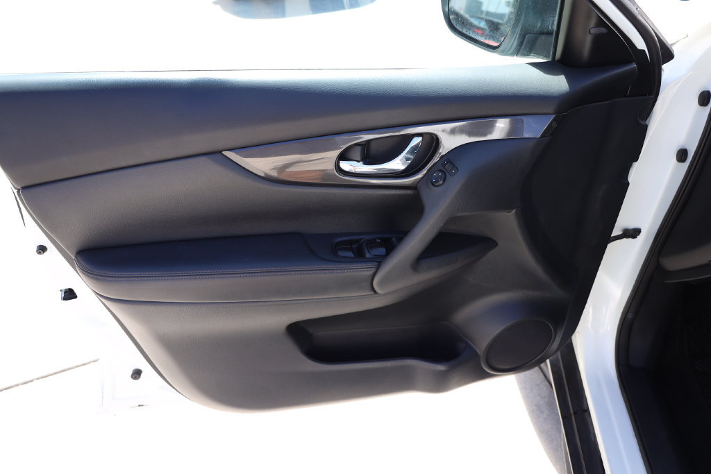 Used 2018 Nissan Rogue SV FWD image 10