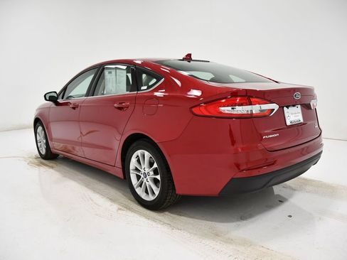 Used 2020 Ford Fusion SE image 3