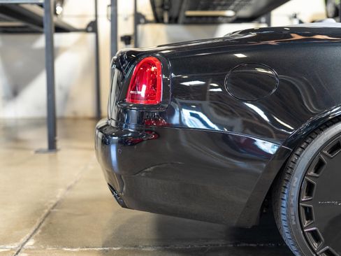 Used 2020 Rolls-Royce Dawn image 40