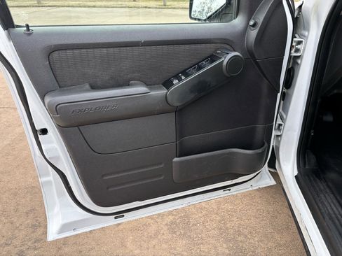 Used 2009 Ford Explorer XLT image 12