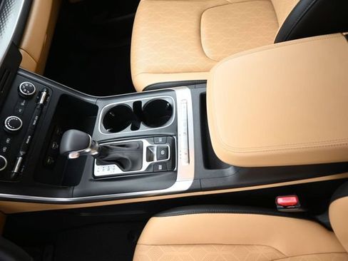 Used 2023 Kia Carnival LX image 31