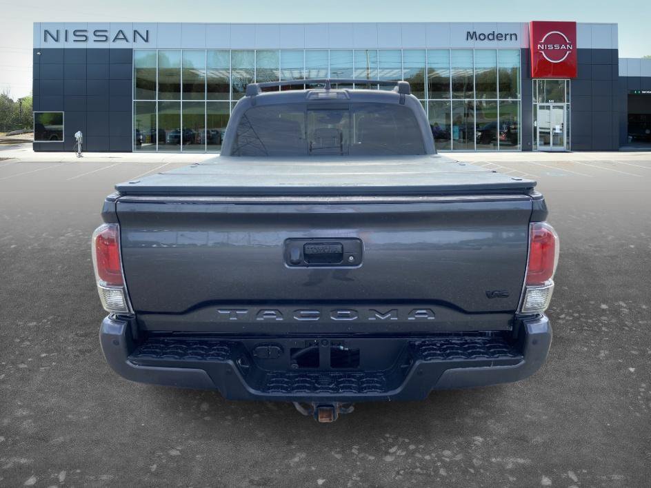 Used 2020 Toyota Tacoma TRD Sport w/ TRD Premium Sport Package AWD/4WD image 9