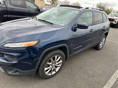 Used 2018 Jeep Cherokee Limited AWD/4WD image 6