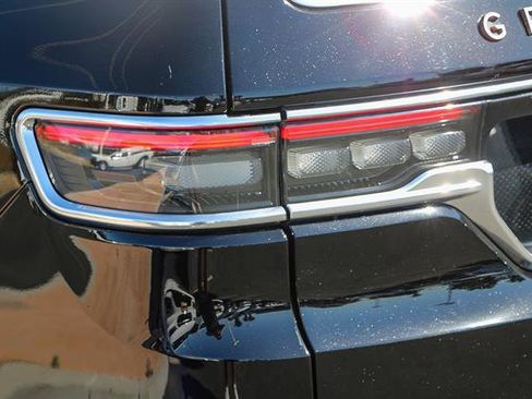 New 2023 Jeep Grand Wagoneer Series III image 12