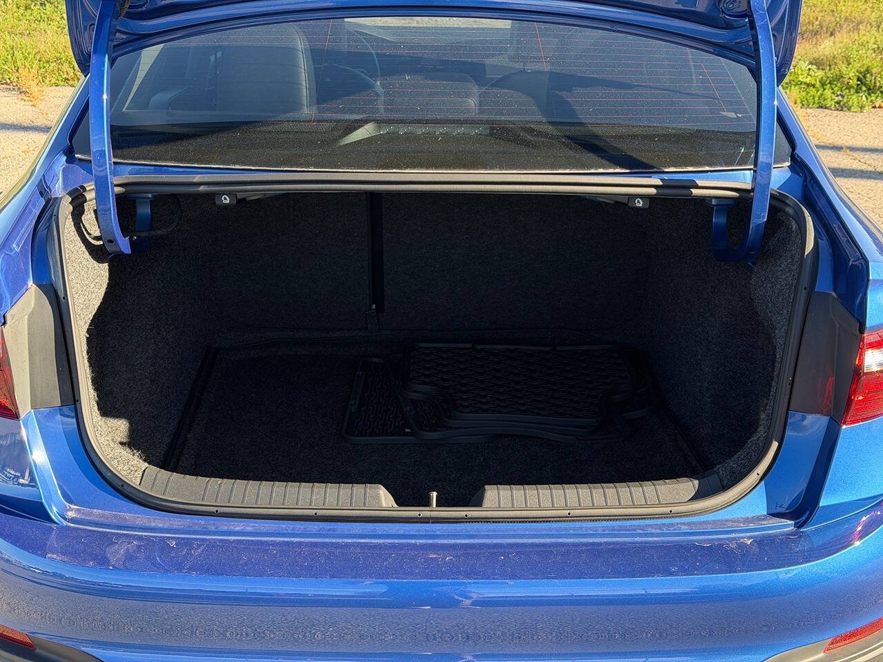 Used 2024 Volkswagen Jetta SE w/ Panoramic Sunroof Package FWD image 9