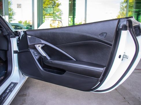 Used 2016 Chevrolet Corvette Z06 w/ Chrome Badge Package image 18