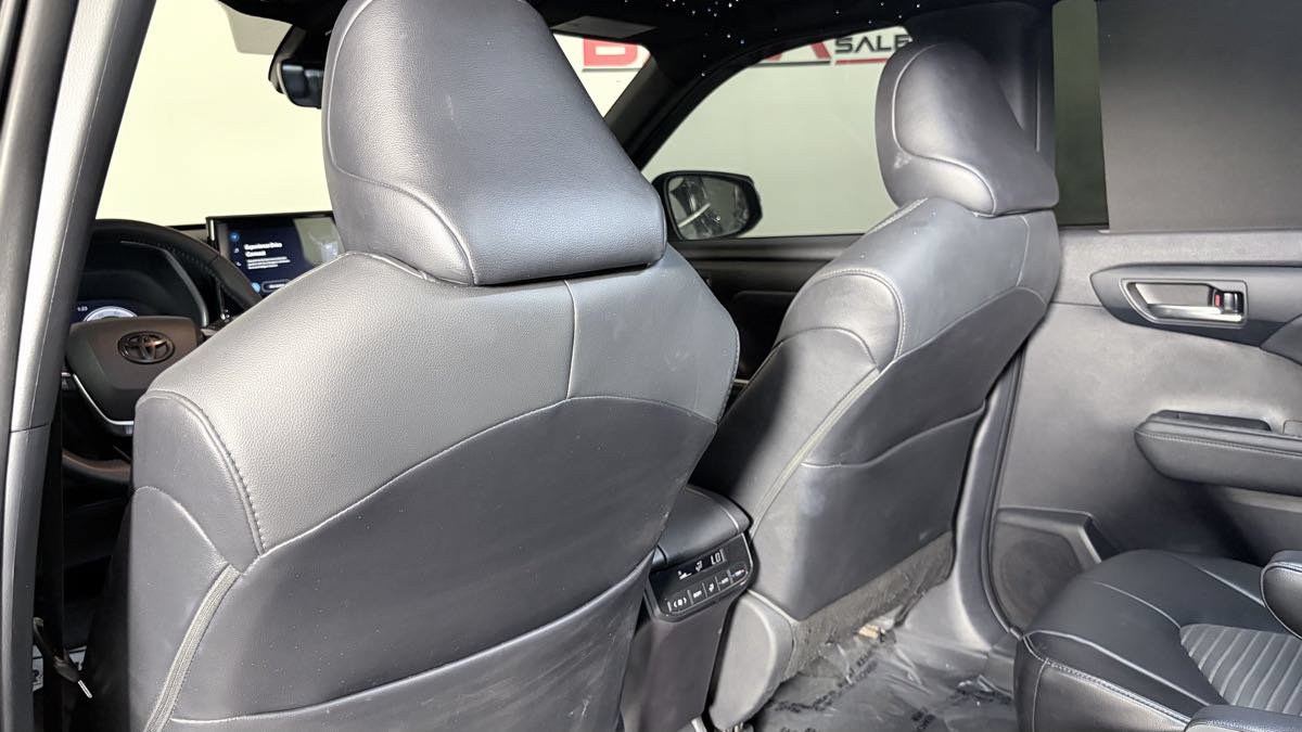 Used 2025 Toyota Highlander XSE AWD/4WD image 28