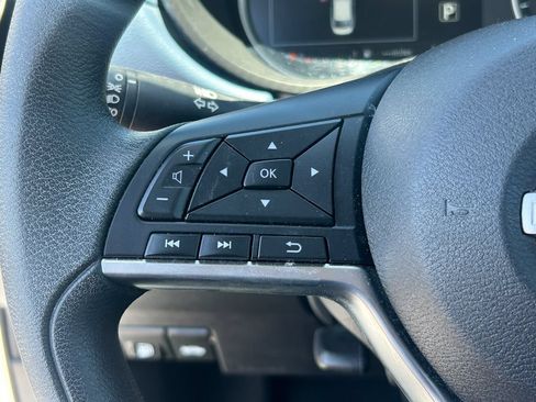 Used 2025 Nissan Versa SV FWD image 18