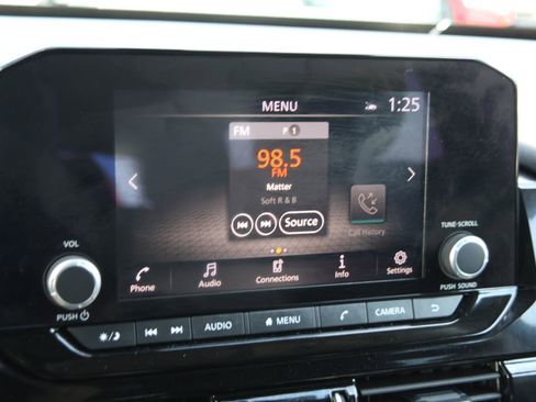 Used 2025 Nissan Pathfinder SV image 5