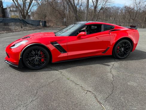 Used 2015 Chevrolet Corvette Z06 w/ 3LZ Preferred Equipment Group image 9