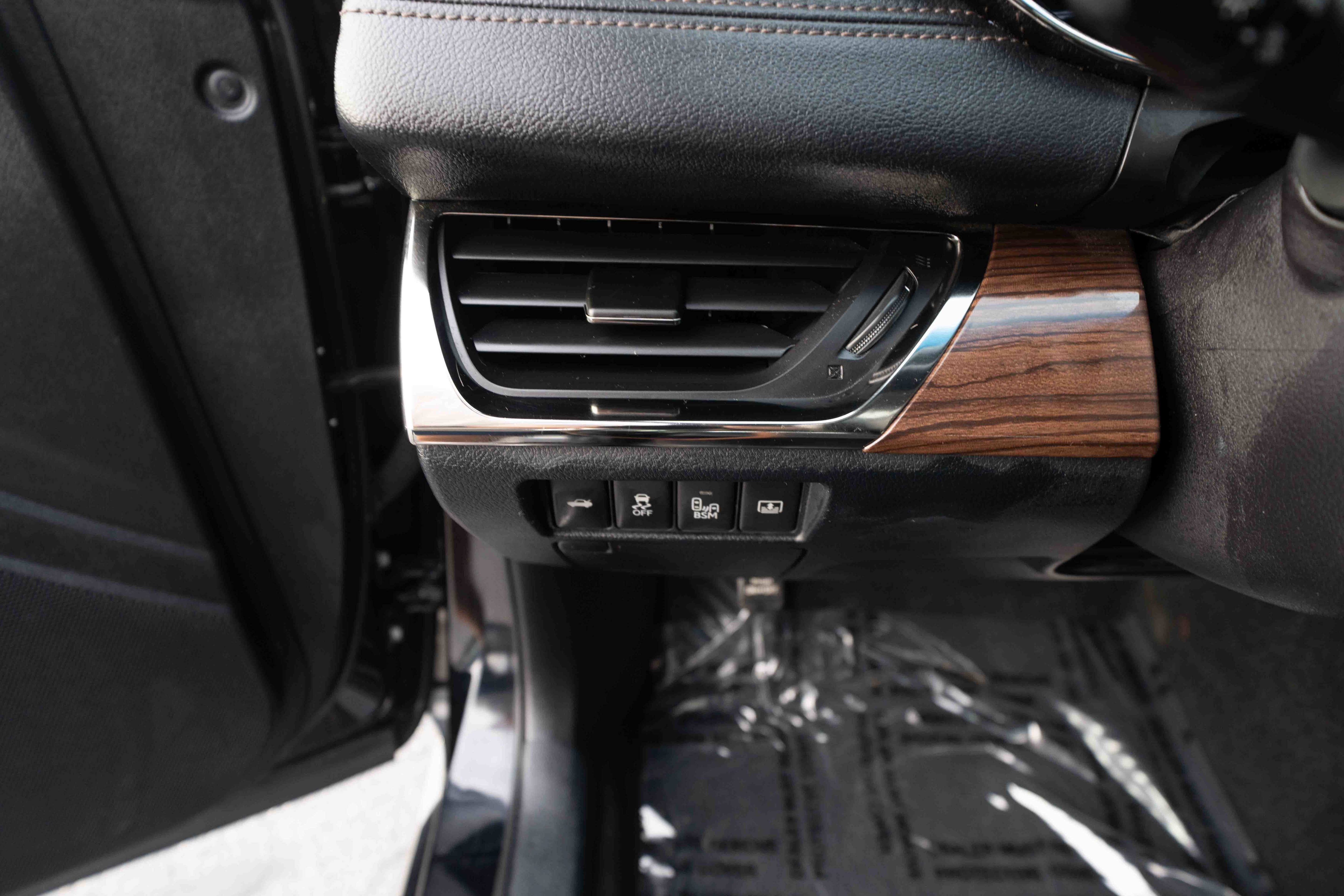Used 2015 Toyota Avalon Limited FWD image 11