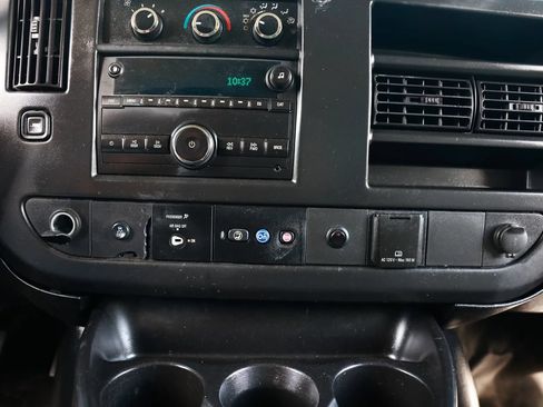 Used 2017 Chevrolet Express 2500 Extended RWD image 30