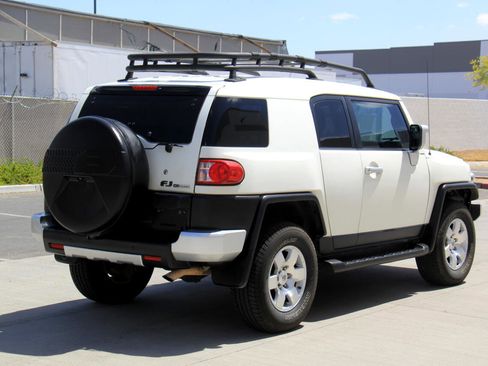 Used 2010 Toyota FJ Cruiser 4WD image 5