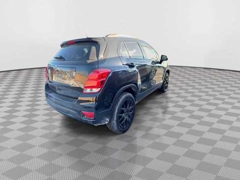 Used 2022 Chevrolet Trax LT w/ Midnight Edition image 6