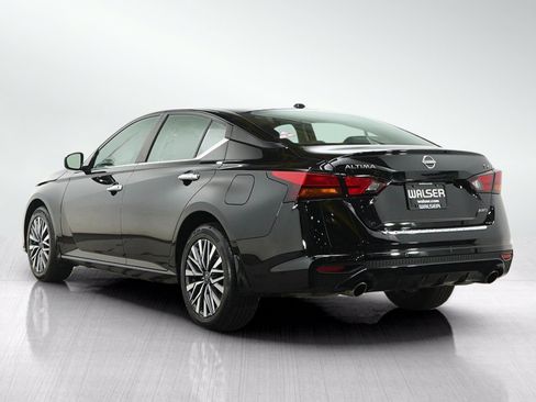 Used 2023 Nissan Altima 2.5 SV w/ SV Premium Package AWD/4WD image 3