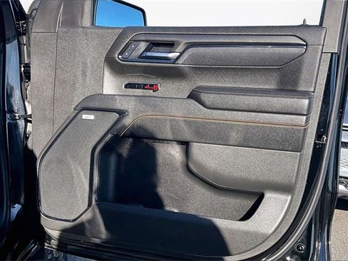 Used 2025 GMC Sierra 1500 AT4 w/ AT4 Premium Package image 18