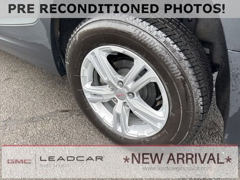Used 2024 GMC Terrain SLE w/ Driver Convenience Package image 11