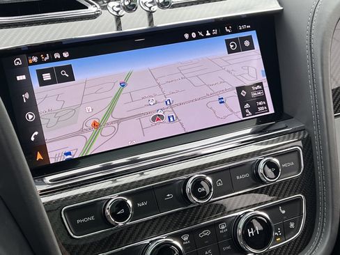 Certified 2022 Bentley Bentayga image 33