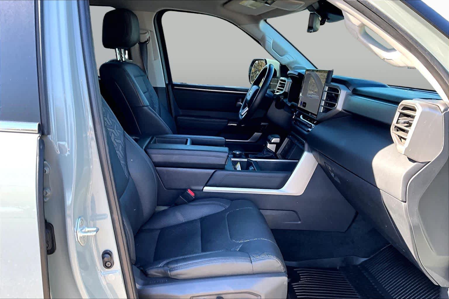 Used 2024 Toyota Tundra Limited AWD/4WD image 8