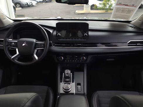 Used 2023 Mitsubishi Outlander SE image 27