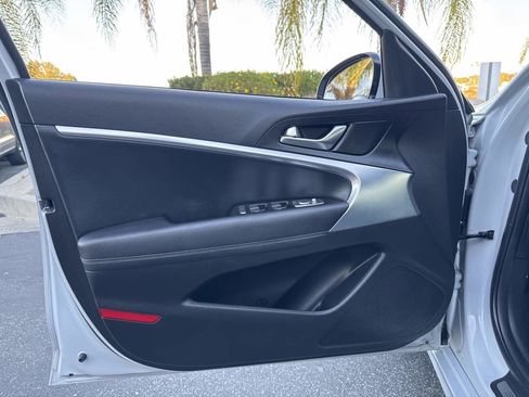 Used 2022 Genesis G70 2.0T image 31