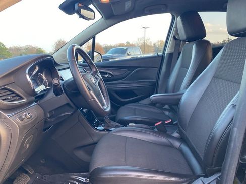 Used 2021 Buick Encore Preferred image 12