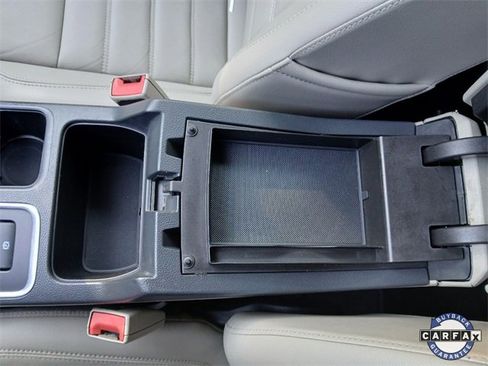 Used 2017 Ford Escape Titanium image 30