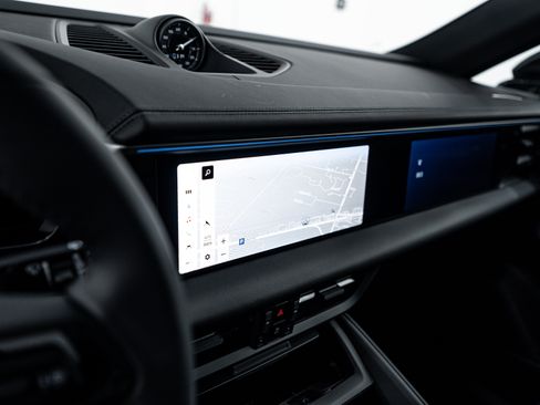 New 2025 Porsche Macan 4S Electric image 16