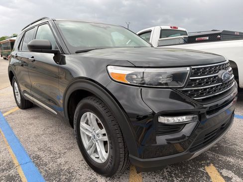 Used 2024 Ford Explorer XLT w/ Equipment Group 202A image 4