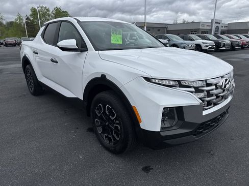 Used 2024 Hyundai Santa Cruz SE AWD/4WD image 2