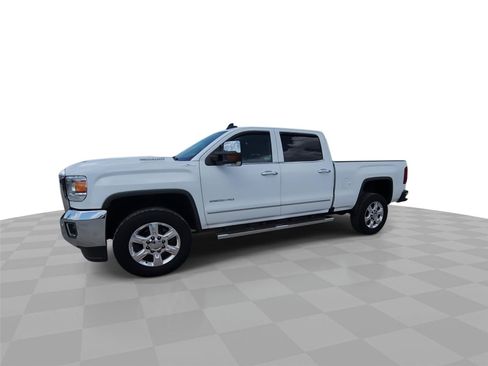 Used 2019 GMC Sierra 2500 SLT w/ Duramax Plus Package AWD/4WD image 4