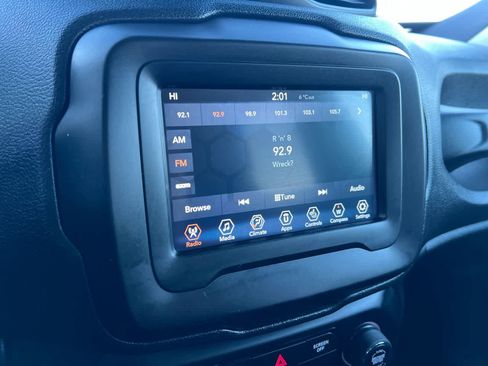 Used 2019 Jeep Renegade Latitude w/ Cold Weather Group image 16