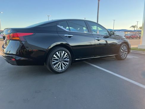 Used 2025 Nissan Altima 2.5 SV FWD image 10