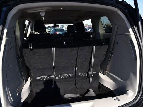 Used 2024 Chrysler Pacifica Select image 24