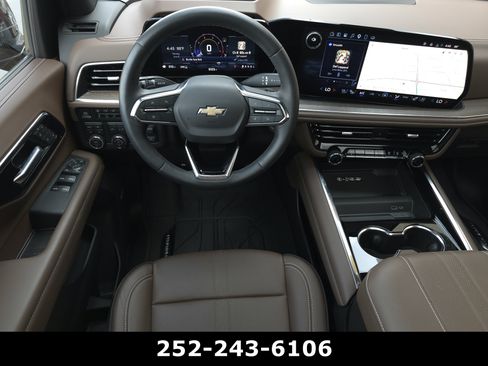 Used 2025 Chevrolet Suburban High Country AWD/4WD image 11