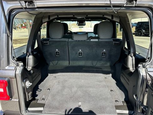 Used 2025 Jeep Wrangler Unlimited Sahara image 11