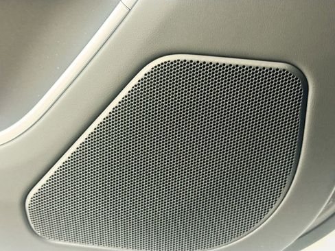 New 2025 Land Rover Range Rover SE image 18