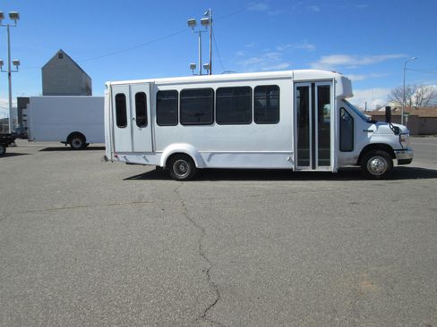 Used 2016 Ford E-450 and Econoline 450 Super Duty w/ Shuttle Bus Prep Package image 1