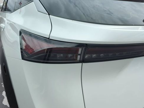 Certified 2024 Nissan Ariya FWD image 33