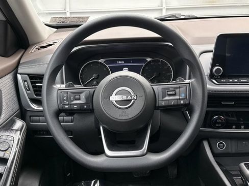 Used 2023 Nissan Rogue SV image 12