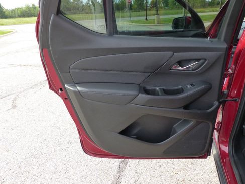 Used 2023 Chevrolet Traverse LT FWD image 35
