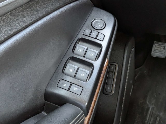 Used 2020 Chevrolet Tahoe Premier AWD/4WD image 17