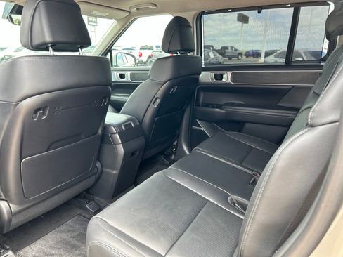 Used 2025 Hyundai Santa Fe Limited AWD/4WD image 9