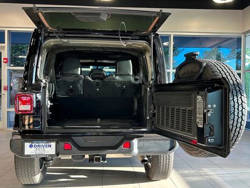 Used 2021 Jeep Wrangler Unlimited Sahara image 36