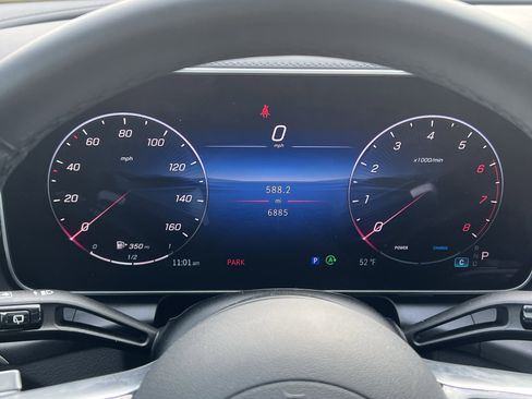 Used 2025 Mercedes-Benz GLC 300 4MATIC image 21