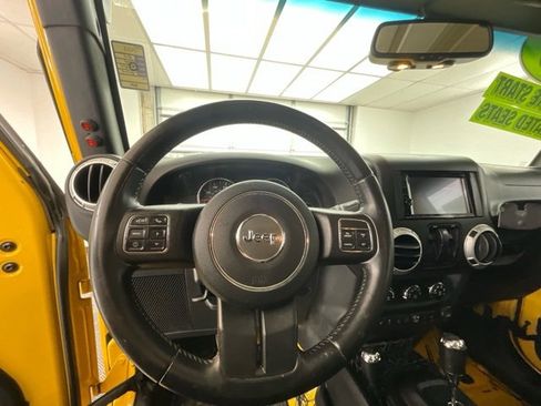 Used 2015 Jeep Wrangler Rubicon w/ Connectivity Group image 4