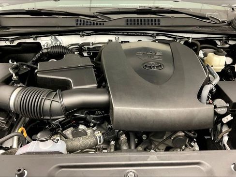 Used 2020 Toyota Tacoma Limited image 25